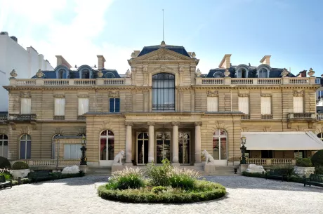 musée façade cour